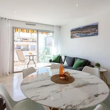 아파트 L28 Californie 1min Walk Sea 3bdr/ Ac & Balcony