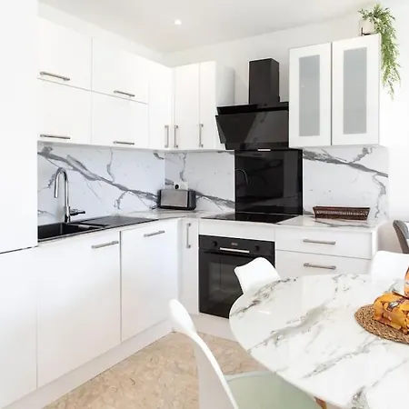 L28 Californie 1min Walk Sea 3bdr/ Ac & Balcony 尼斯