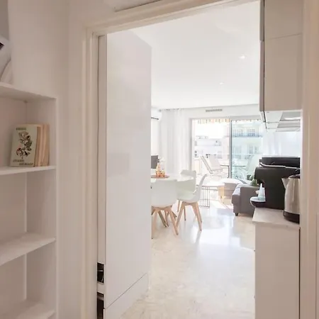 L28 Californie 1min Walk Sea 3bdr/ Ac & Balcony 아파트 *