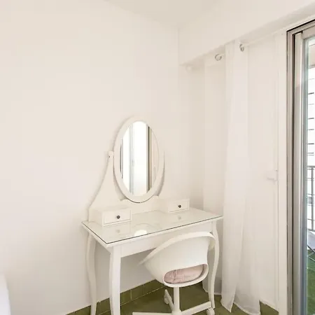L28 Californie 1min Walk Sea 3bdr/ Ac & Balcony 아파트