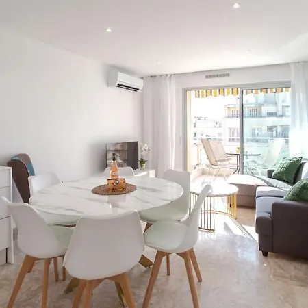아파트 L28 Californie 1min Walk Sea 3bdr/ Ac & Balcony 니스